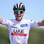 Ciclismo.- El esloveno Tadej Pogacar repite victoria en el Giro de Lombardía pese a los calambres
