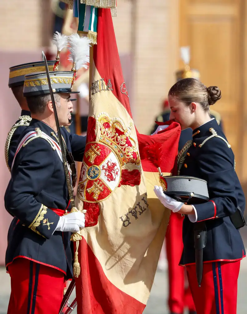 La princesa de Asturias, Leonor, jura bandera en Zaragoza