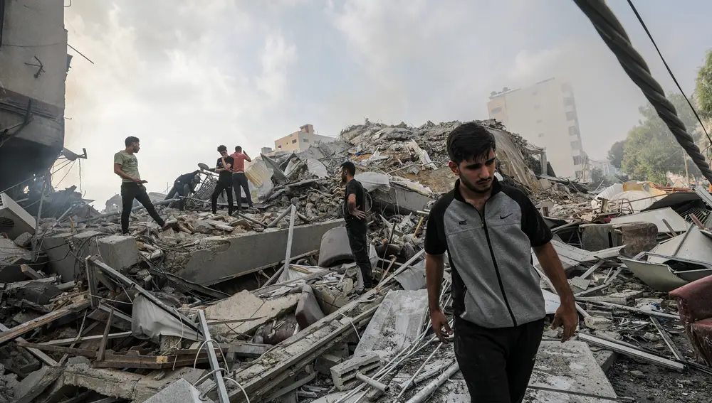 Israeli air strikes hit Al-Watan Tower in Gaza