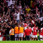 Fútbol/Premier.- (Crónica) El Arsenal tumba al City en el primer asalto