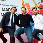 Felipe Reyes, Luka Doncic y Rudy, en la presentación del Real Madrid-Mavericks