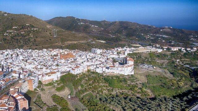 Cuerpos de seguridad y vecinos realizaron batidas en busca de la mujer de 84 años desaparecida en Torrox (Málaga)