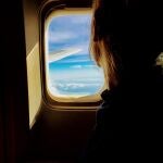 ¿Por qué es obigatorio subir y bajar las ventanillas del avión durante el despegue y el aterrizaje?