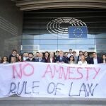 NNGG de Madrid se manifiesta ante el Parlamento Europeo para pedir que "defienda el Estado de Derecho en España"