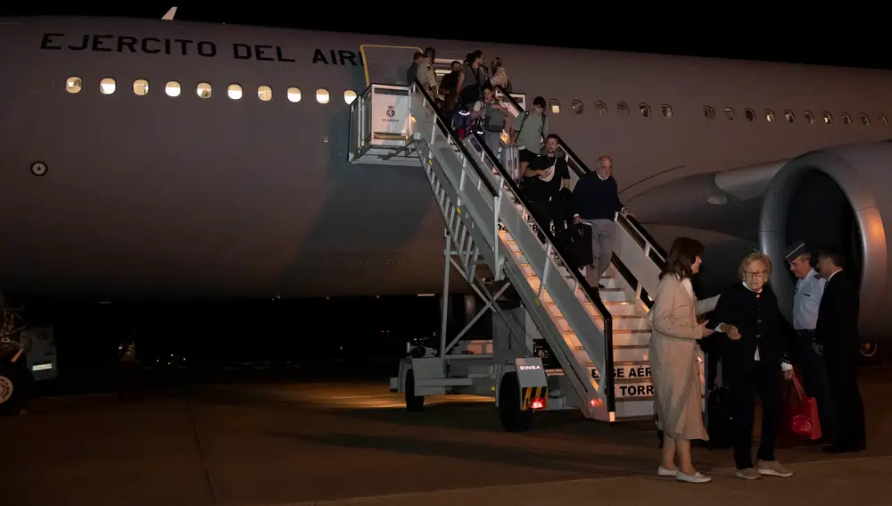 Aterriza en Madrid un primer avión militar español con evacuados desde Israel