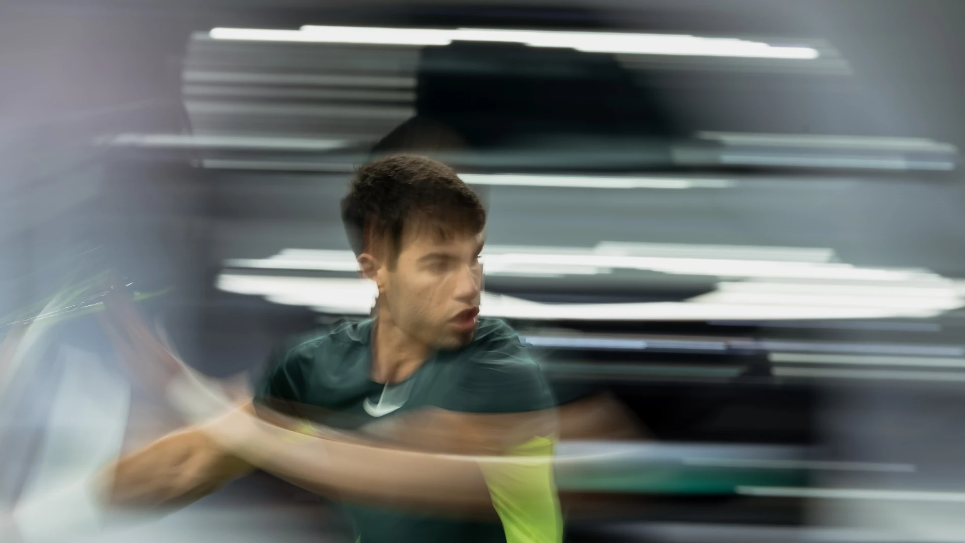 Shanghai (China), 11/10/2023.- A slow exposure picture of Carlos Alcaraz of Spain in action during the match against Grigor Dimitrov of Bulgaria at the Shanghai Masters tennis tournament, Shanghai, China, 11 October 2023. (Tenis, España) EFE/EPA/ALEX PLAVEVSKI 