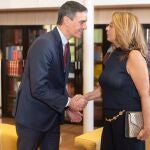 El presidente del Gobierno en funciones, Pedro Sánchez recibe a la portavoz de Coalición Canaria, Cristina Valido, durante su ronda de contactos, a 11 de octubre de 2023, en Madrid (España). El presidente del Gobierno en funciones y candidato del PSOE a la reelección, continúa hoy su ronda de contactos con los portavoces de UPN, Coalición Canaria y ERC, para tantear posibles apoyos a su investidura. Tras recibir el encargo del Rey la semana pasada, Sánchez inició una ronda de contactos en la que prevé reunirse con todos los grupos parlamentarios excepto Vox, además de sindicatos, patronal y asociaciones de varios sectores. 11 OCTUBRE 2023;SÁNCHEZ;INVESTIDURA;NEGOCIACIONES;REUNIONES;PARTIDOS;PSOE; Eduardo Parra / Europa Press 11/10/2023