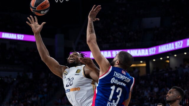 Yabusele fue imparable para la defensa del Anadolu Efes
