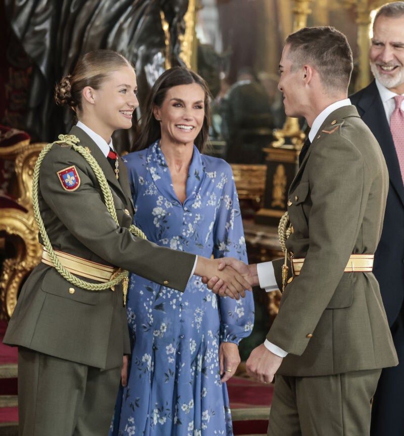 La princesa Leonor, la reina Letizia y un amigo