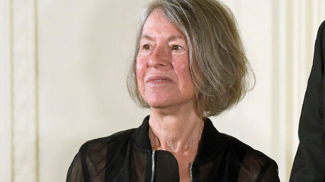 La escritora Louise Glück