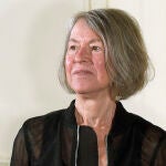 La escritora Louise Glück