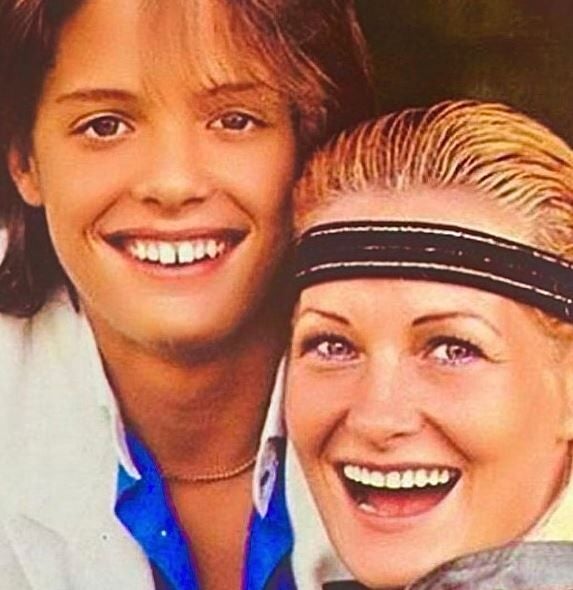 Luis Miguel de adolescente con su madre