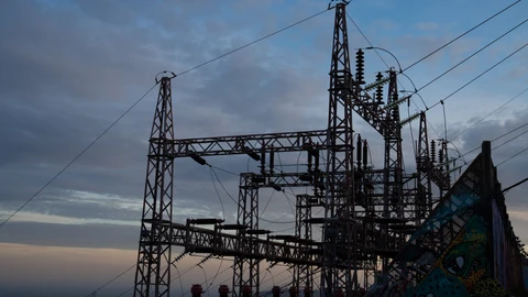 Economía.- El precio de la luz cae este domingo un 2%, hasta los 132,19 euros/MWh