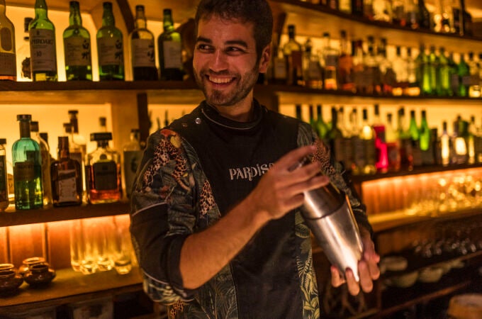 Los bares y vinotecas también son premiados en los Soletes de Otoño de Guía Repsol como 'Paradiso', una coctelería de Barcelona