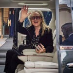 La actriz estadounidense Meryl Streep sale del hotel de la Reconquista en Oviedo, ciudad donde llegó este mart