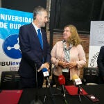La alcaldesa de Burgos,Cristina Ayala Ayala, junto al rector, respalda el proyecto