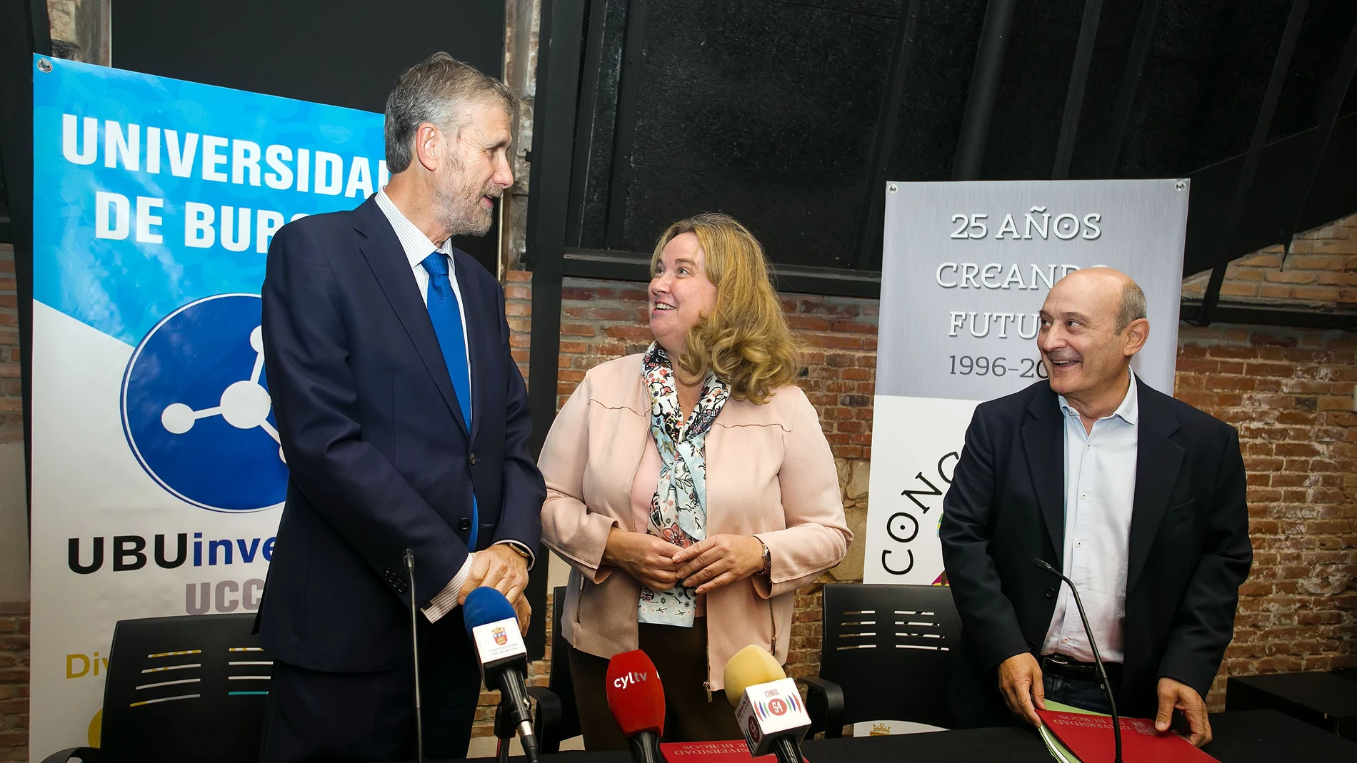 La alcaldesa de Burgos,Cristina Ayala Ayala, junto al rector, respalda el proyecto