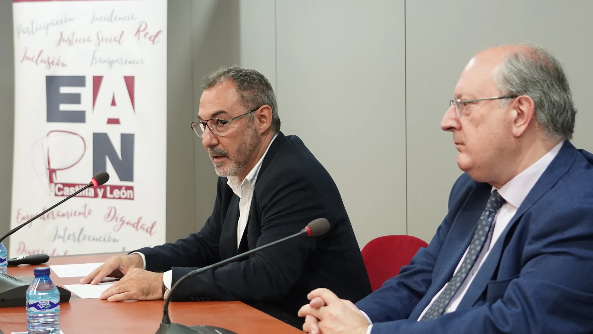 Enrique Cabero y Óscar Castro presentan el informe