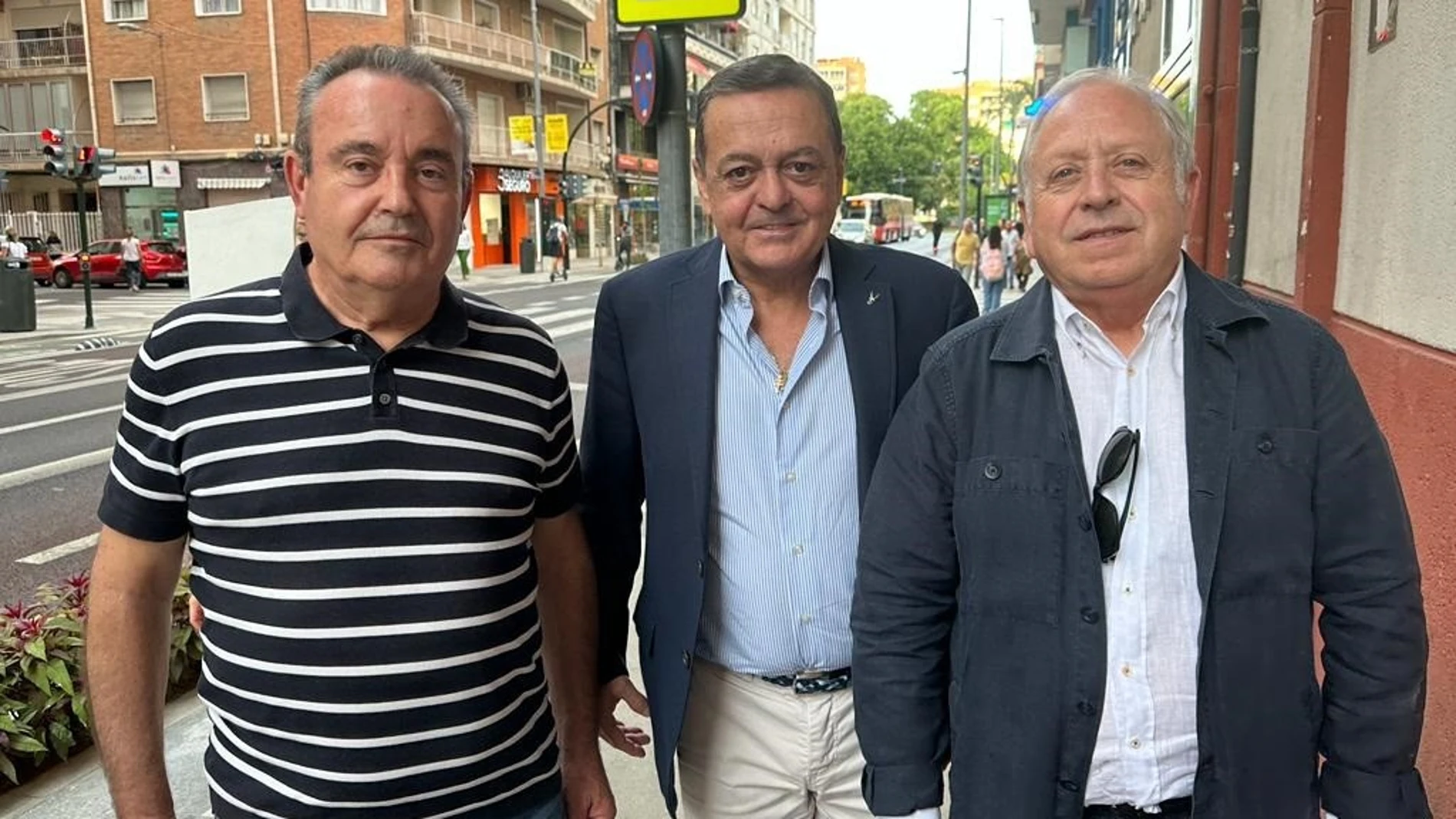 El presidente de CROEM, José Mª Albarracín, en el centro de la imagen con los secretarios generales de CCOO y UGT, Santiago Navarro y Antonio JiménezCROEM17/10/2023