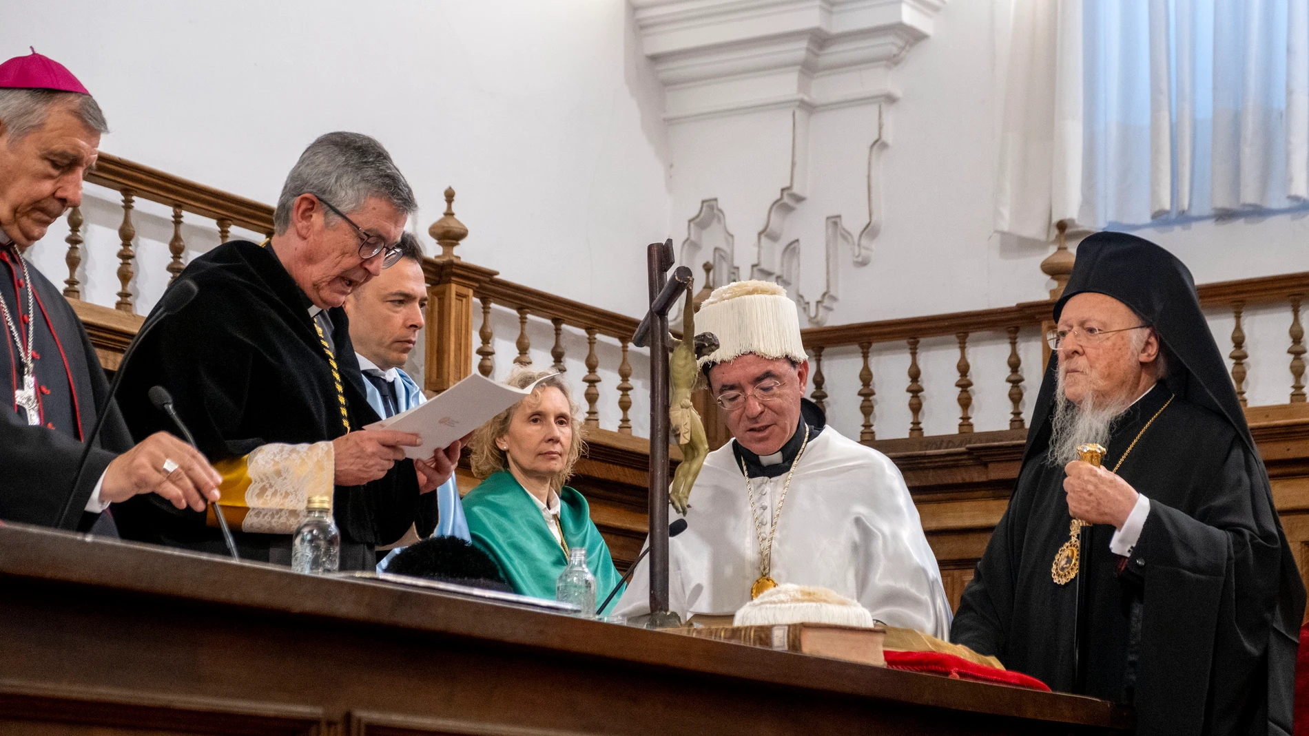 Bartolomé I es investido doctor honoris causa en la Pontificia de Salamanca
