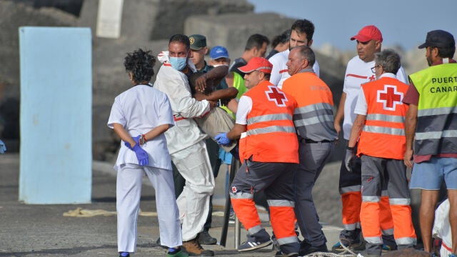 Rescatan a 455 personas en aguas próximas a Canarias durante la última noche