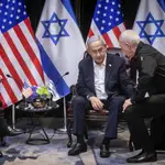 US President Joe Biden (L) looks on during a meeting with Israeli Prime Minister Benjamin Netanyahu (C) who confers with Israeli Defense Minister Yoav Gallant (R) in Tel Aviv, Israel, 18 October 2023. President Biden pledged US support for Israel and said the overnight attack on a hospital in the Gaza strip &#39;appears&#39; to have been caused &#39;by the other team&#39;. 