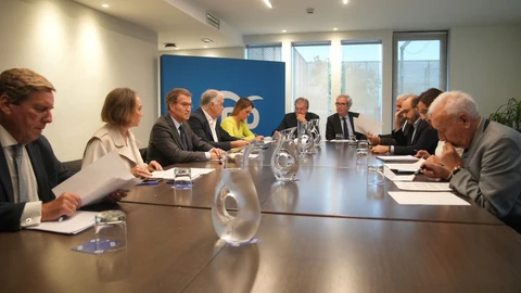 Feijóo reúne a los exministros Margallo y Méndez de Vigo y a expertos para analizar la situación en Oriente Próximo