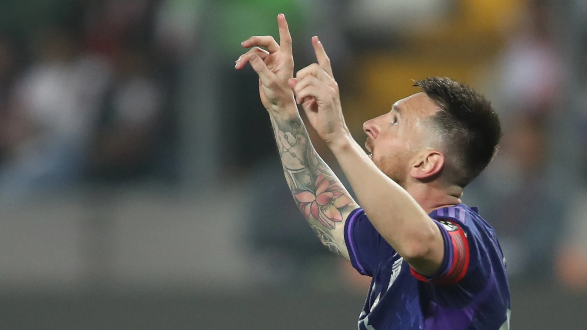 Messi celebra uno de sus goles ante Perú