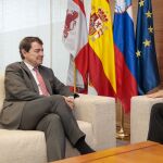 El presidente de la Junta de Castilla y León, Alfonso Fernández Mañueco, mantiene un encuentro con el embajador de la República de Eslovenia en España, Robert Krmelj