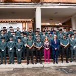 Virginia Barcones con los nuevos agentes en Zamora
