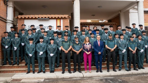Virginia Barcones con los nuevos agentes en Zamora