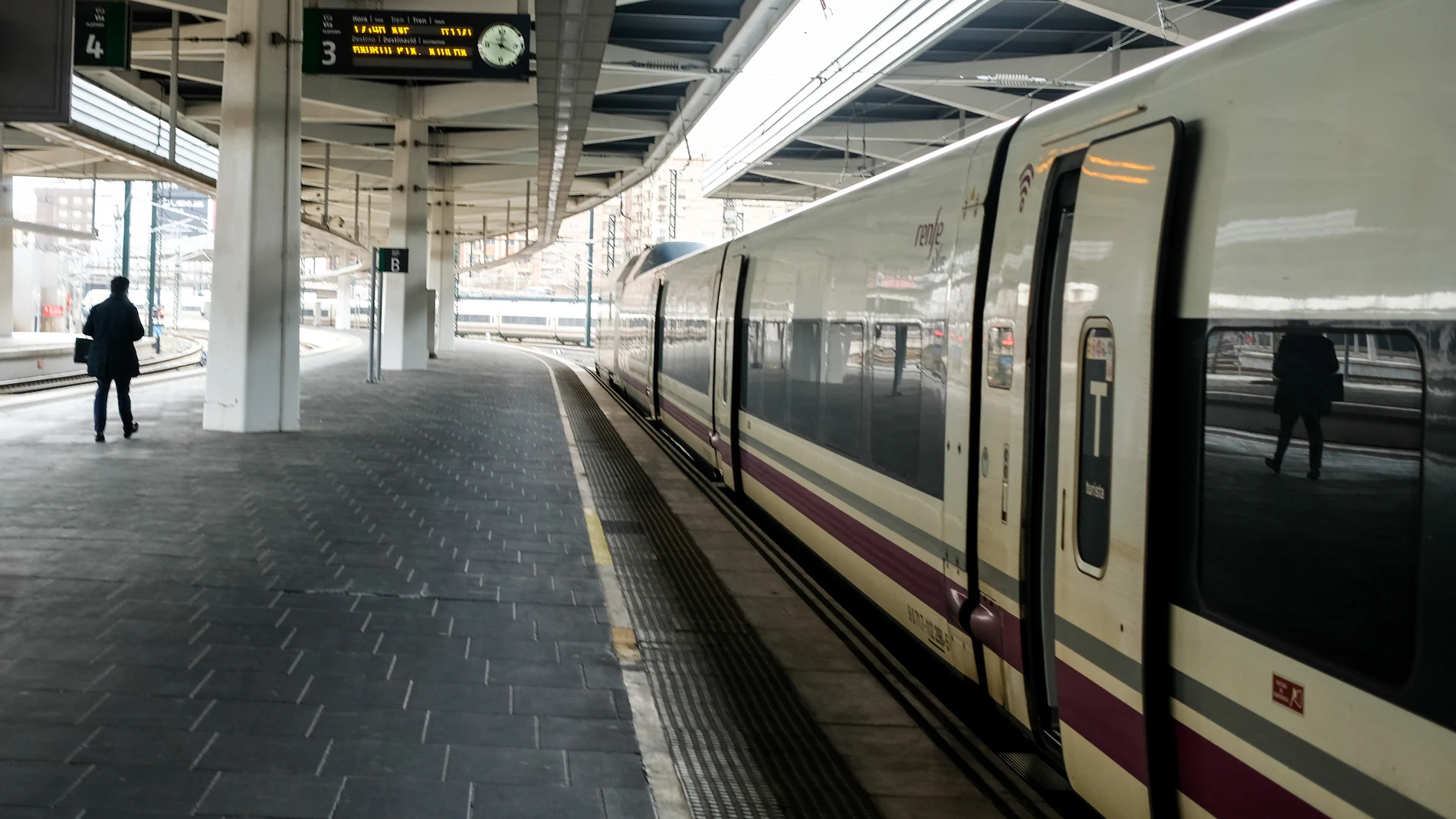 Una incidencia en la línea de alta velocidad Madrid-Barcelona obliga a cortar la circulación de trenes