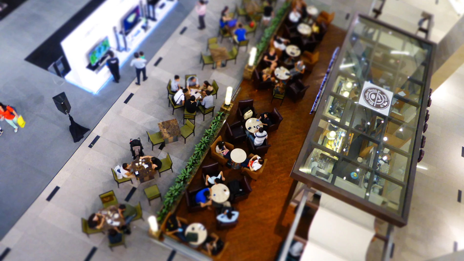 ¿Por qué los centros comerciales tienen el área de comida en el último piso? se trata de una táctica psicológica