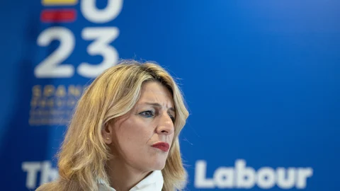 La vicepresidenta segunda del Gobierno y ministra de Trabajo y Economía Social en funciones y líder de Sumar, Yolanda Díaz, participa en la conferencia 'El Pilar Europeo de los Derechos Sociales y las nuevas políticas activas de empleo', en el World Trade Center, a 19 de octubre de 2023, en Barcelona.