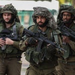Israel ataca de nuevo el sur de Líbano en respuesta al lanzamiento de una veintena de cohetes