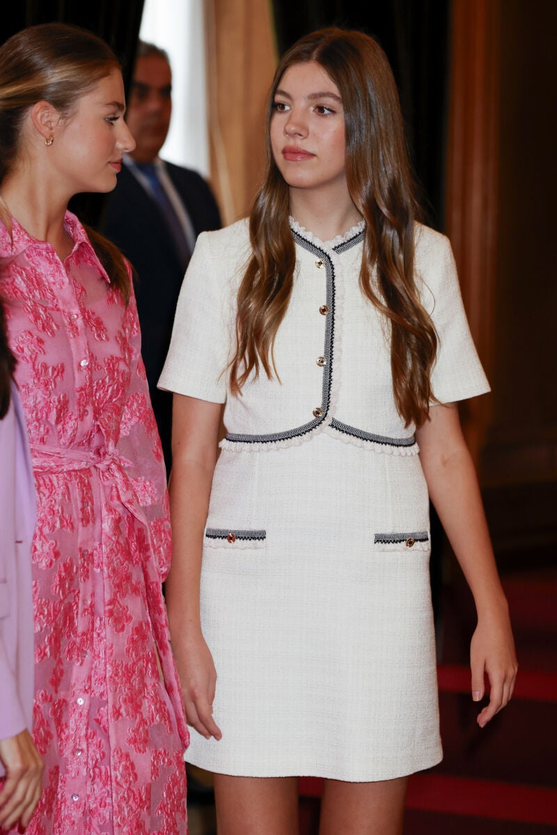 La Infanta Sofía Toda Una Influencer Con Vestido Corto Chanelero De