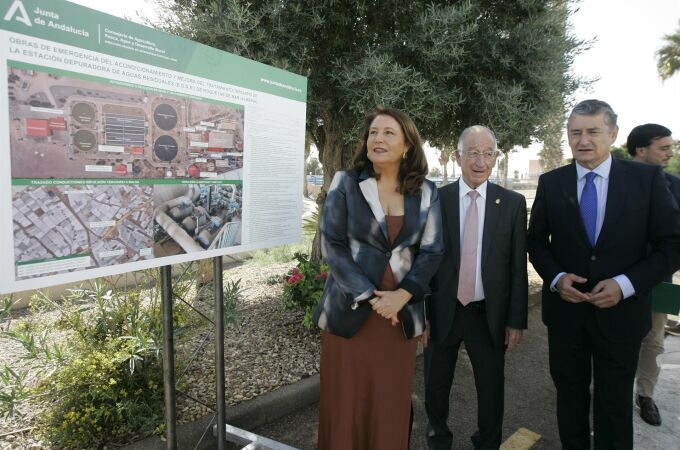 Los consejeros Carmen Crespo y Antonio Sanz junto a Gabriel Amat en la inauguración de la EDAR de Roquetas