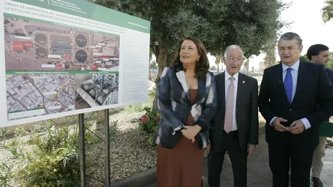 Los consejeros Carmen Crespo y Antonio Sanz junto a Gabriel Amat en la inauguración de la EDAR de Roquetas