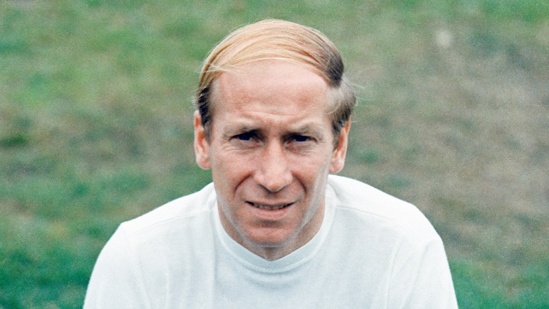 FILE - Soccer player Bobby Charlton, former England and Manchester United captain and international footballer in 1971. Bobby Charlton, an English soccer icon who survived a plane crash that decimated a Manchester United team destined for greatness to become the heartbeat of his country's 1966 World Cup-winning team, has died. He was 86. A statement from Charlton's family, released by United, said he died Saturday Oct. 21, 2023 surrounded by his family. (AP Photo/File)