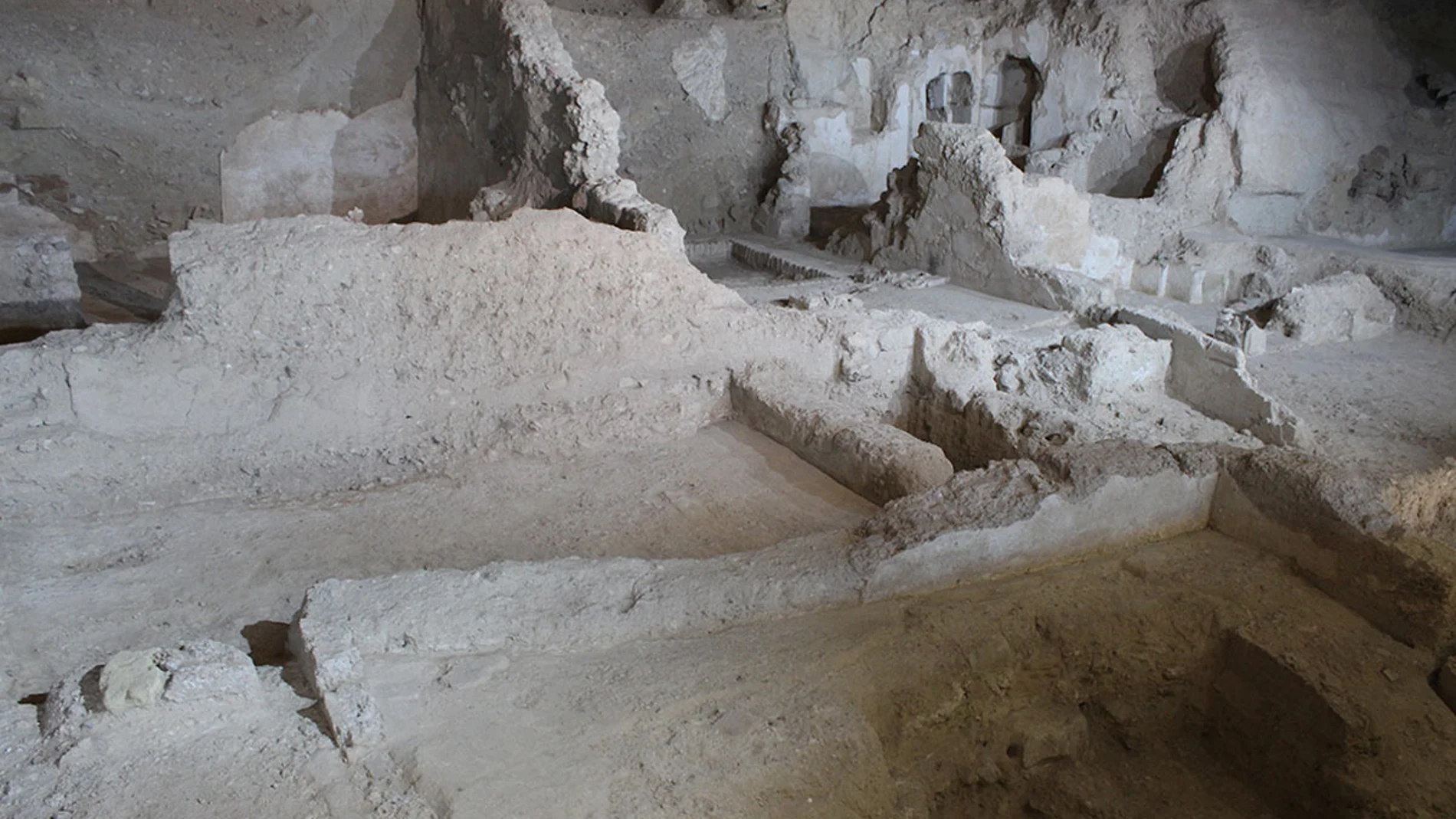 Cuevas del yacimiento arqueológico "Barrio andalusí" de Almería