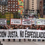 Miles de personas claman en Ponferrada contra la proliferación "descontrolada" de parques eólicos y fotovoltaicos