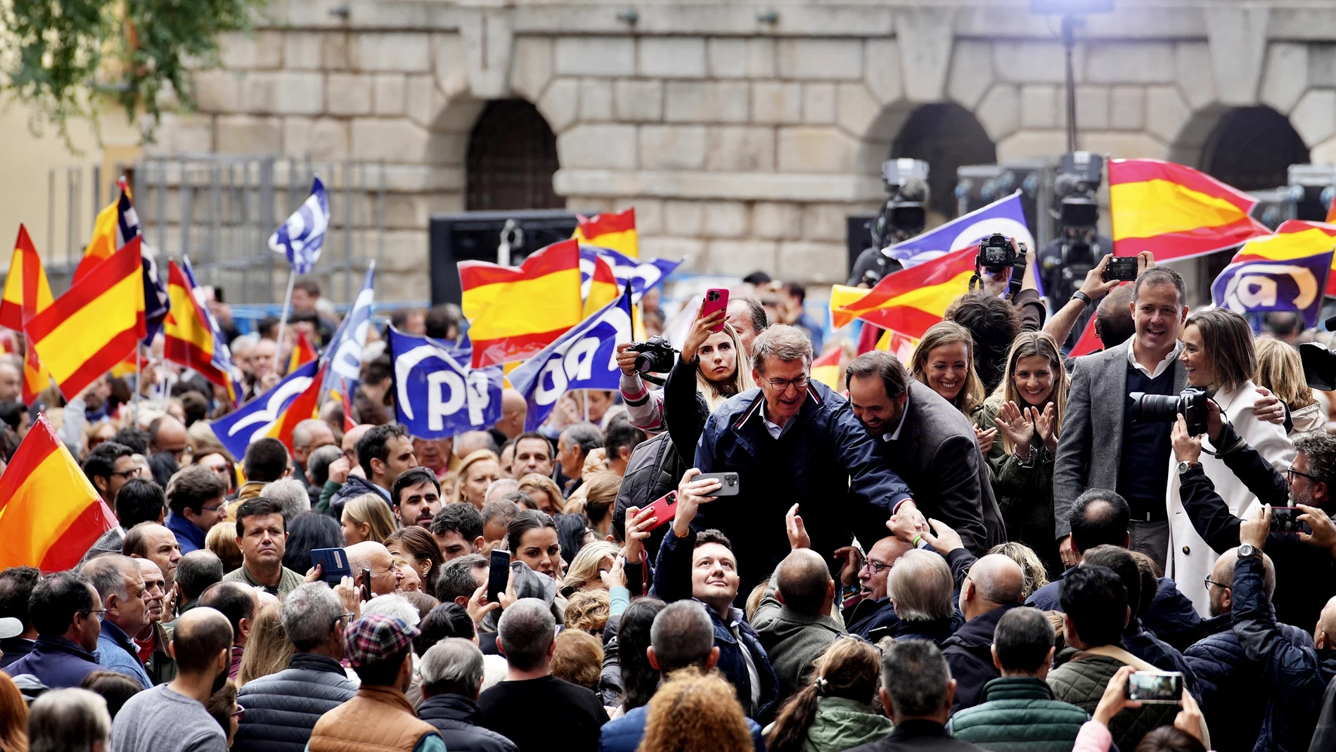 El presidente del PP, Alberto Núñez Feijóo, participa este domingo en Toledo en un acto público en defensa de la igualdad de todos los españoles, ante una posible ley de amnistía.