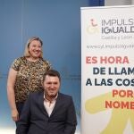 La consejera Isabel Blanco, junto a Francisco Sardón, presidente de Predif Castilla y León, que ahora pasa a llamarse Impulsa Igualdad