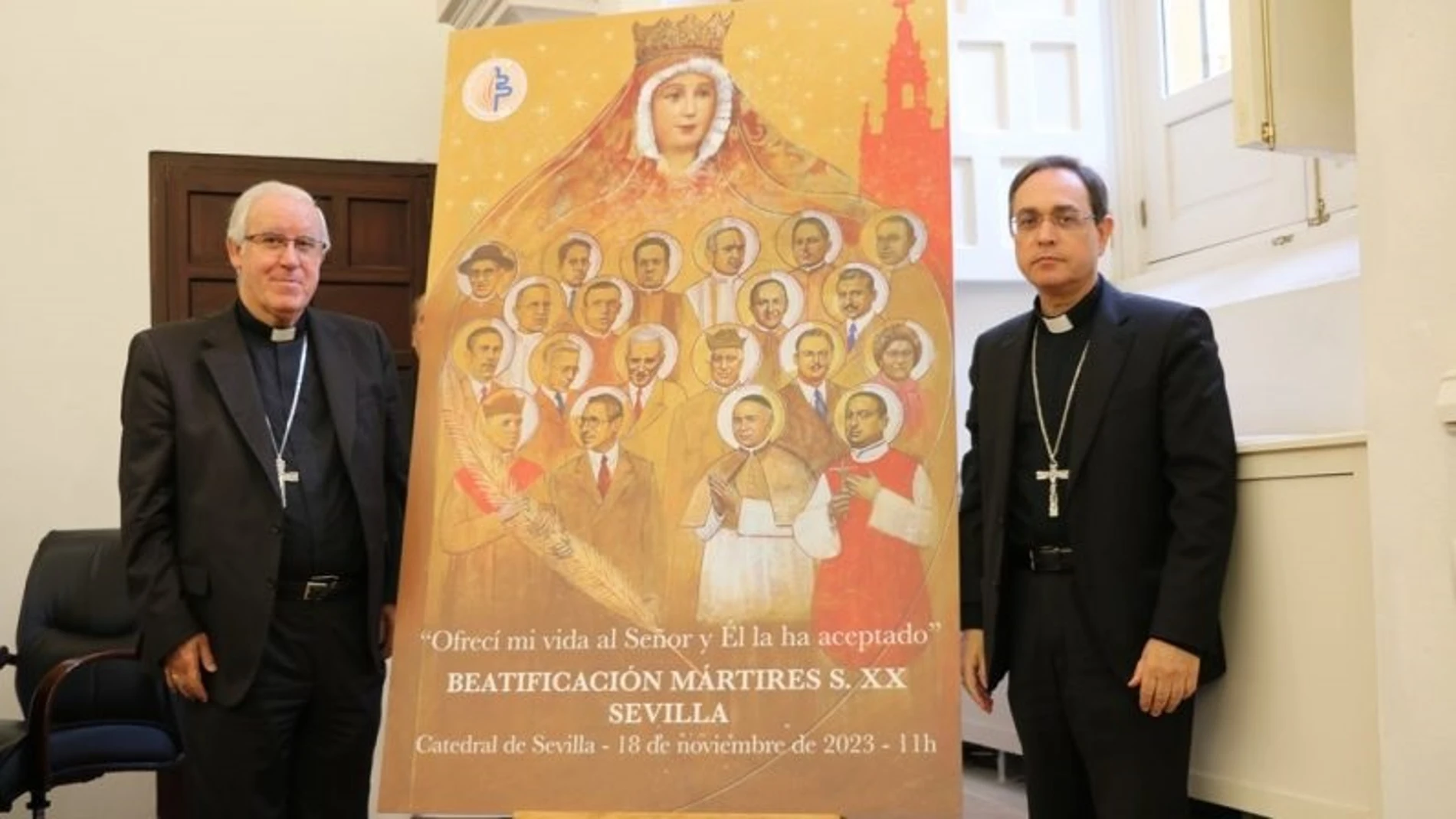 El arzobispo de Sevilla, José Ángel Saiz Meneses, a la izquierda, en la presentación del cartel de la beatificación de 20 mártires sevillanos.ARZOBISPADO DE SEVILLA23/10/2023