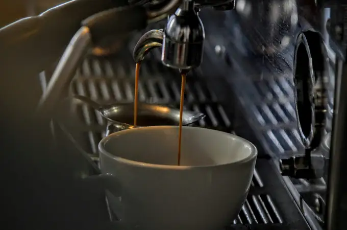 Un experto explica cuál es el aspecto imprescindible que demuestra la adecuada limpieza de una máquina de café