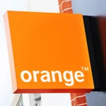 Detalle del logotipo de la compañía de telefonía móvil Orange en el centro de Londres.