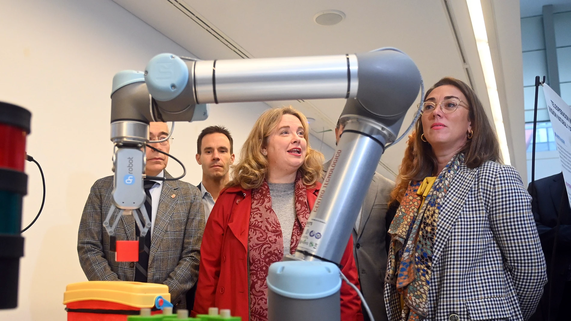 La consejera María González Corral inaugura, junto a la alcaldesa de Burgos, Cristina Ayala, el Tercer Encuentro Tecnológico Burgos Industria 4.0