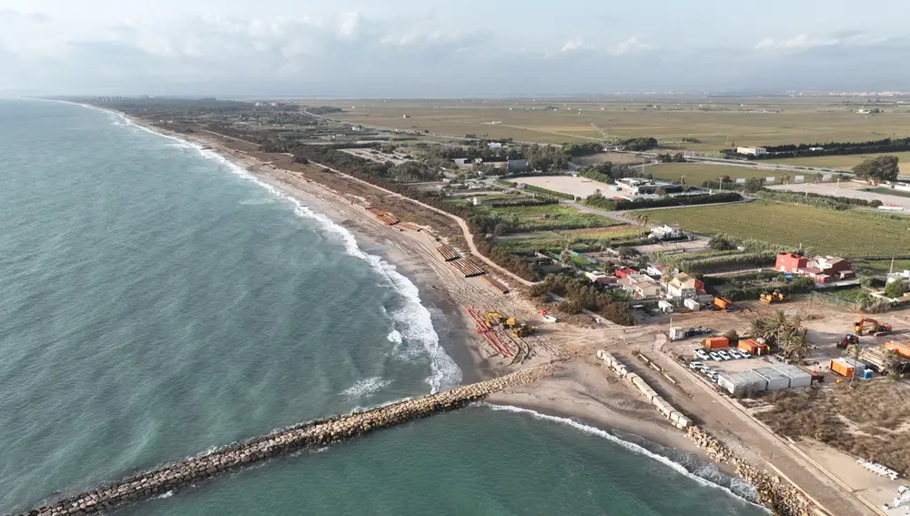 Imagen de la playa al comienzo de la rehablitación