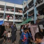 Palestinian Territories, Khan Yunis: Palestinians take shelter in a school run by the United Nations Relief and Works Agency for Palestine Refugees in the Near East (UNRWA) as fighting continues between the Palestinian militant group Hamas and Israel. 