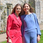 La princesa Leonor y la infanta Sofía en la graduación UWC